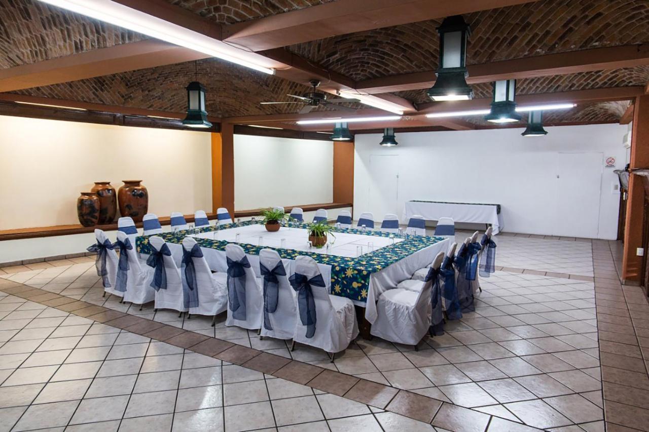 Hotel & Suites Villa Del Sol Morelia Exterior photo