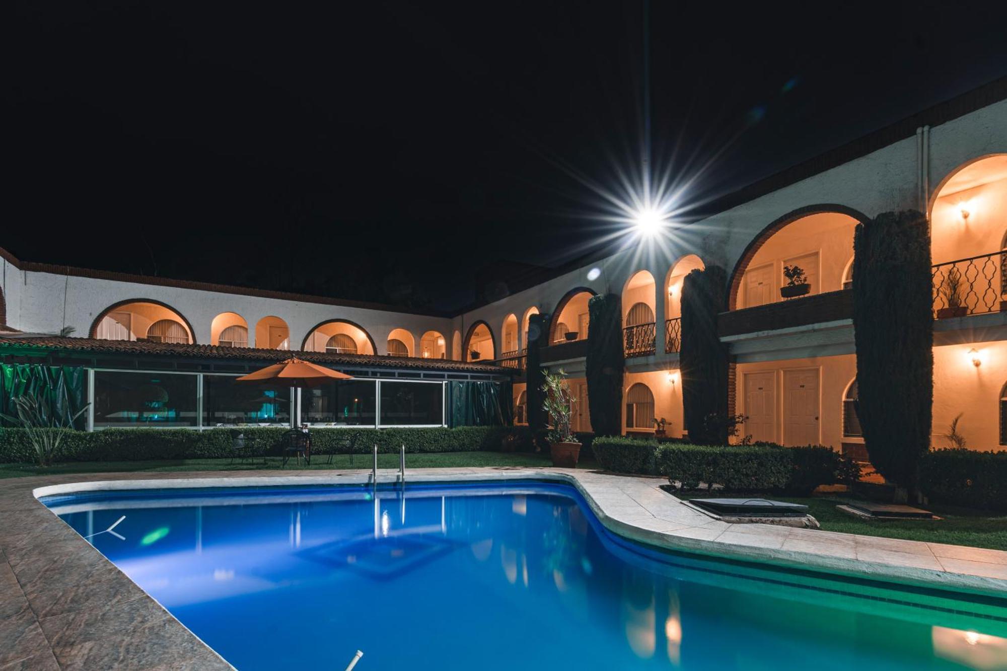Hotel & Suites Villa Del Sol Morelia Exterior photo