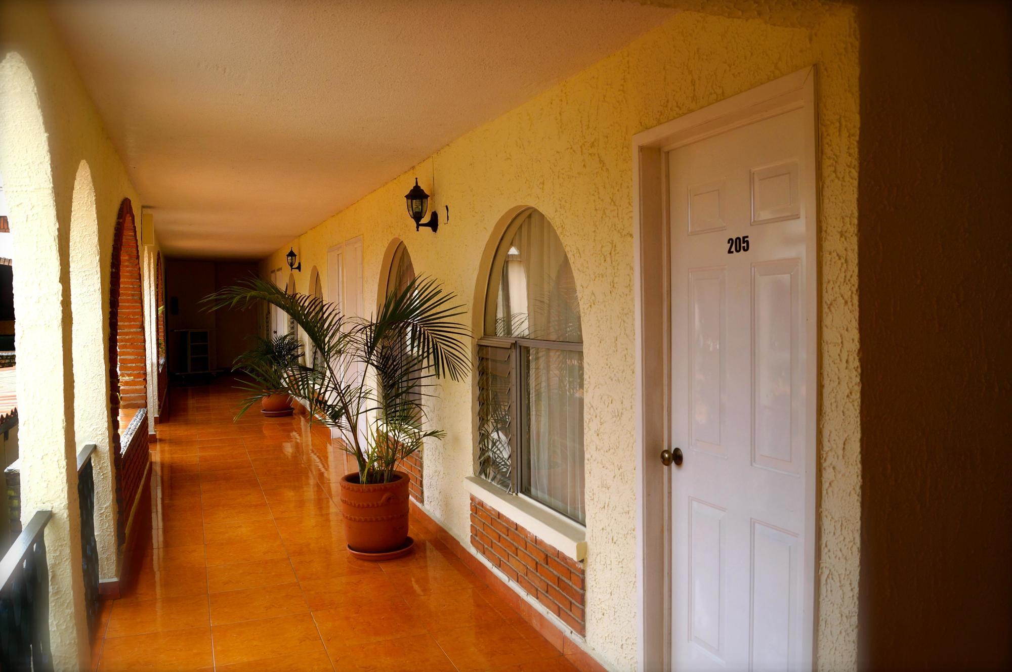 Hotel & Suites Villa Del Sol Morelia Exterior photo